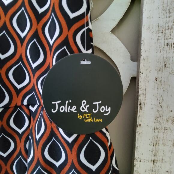 Jolie & Joy Women's Junior Pullon Elastic Waist Pleated Mini Skirt in Geometric - Picture 3 of 6